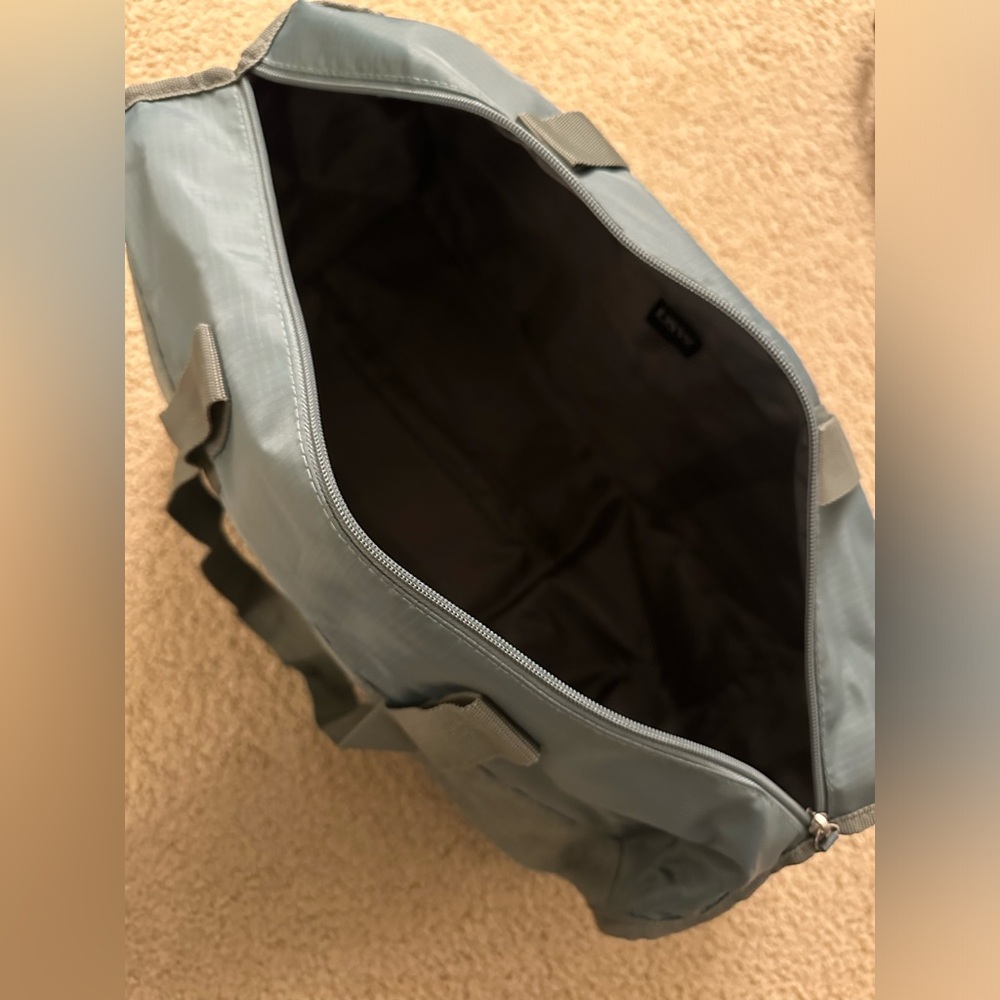 DSW TRAVEL BAG - Picture 2 of 3